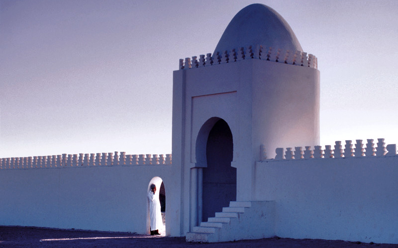 Красивая мечеть в городе Марракеш
